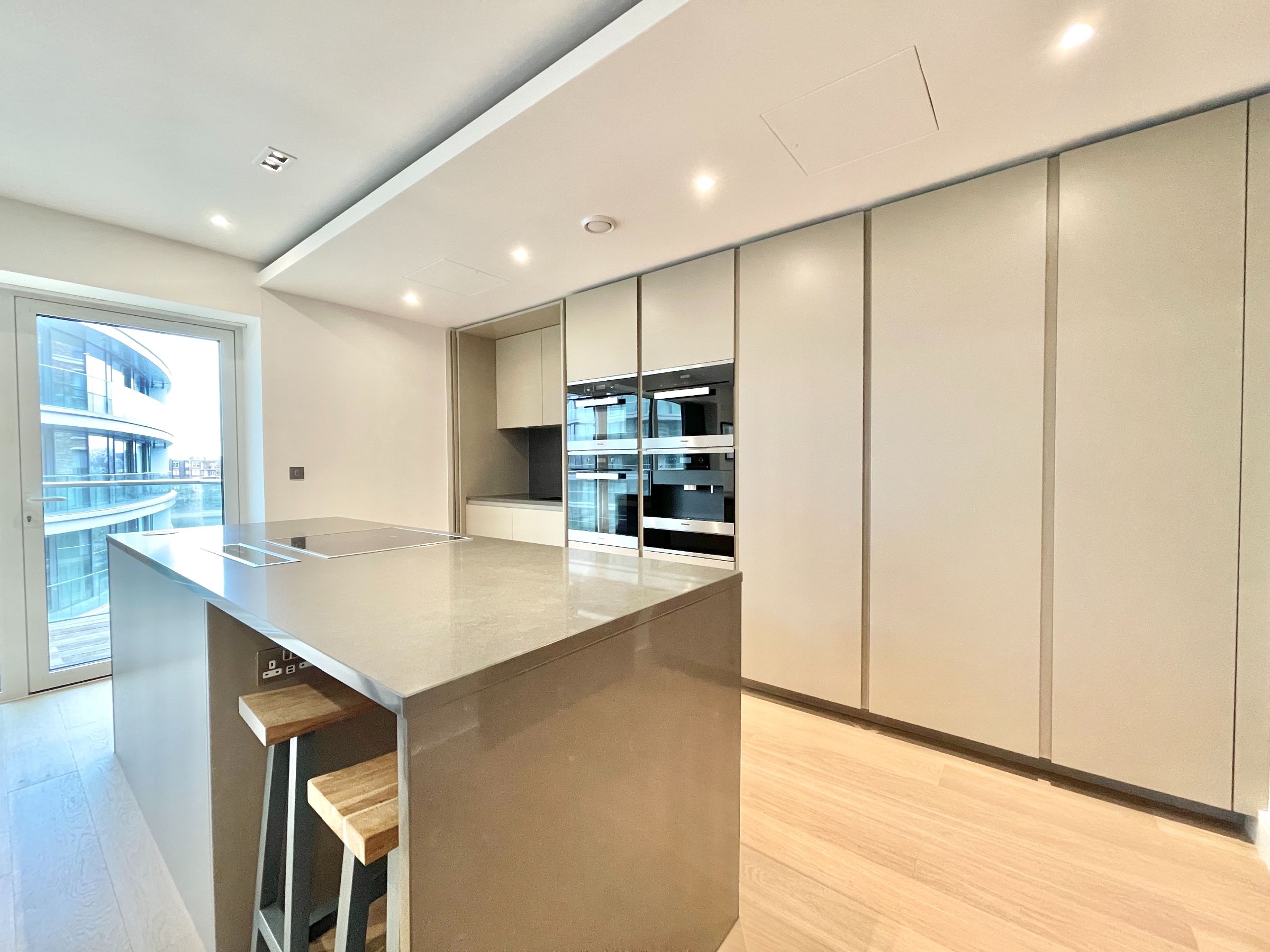 3 bedroom flat for sale 0