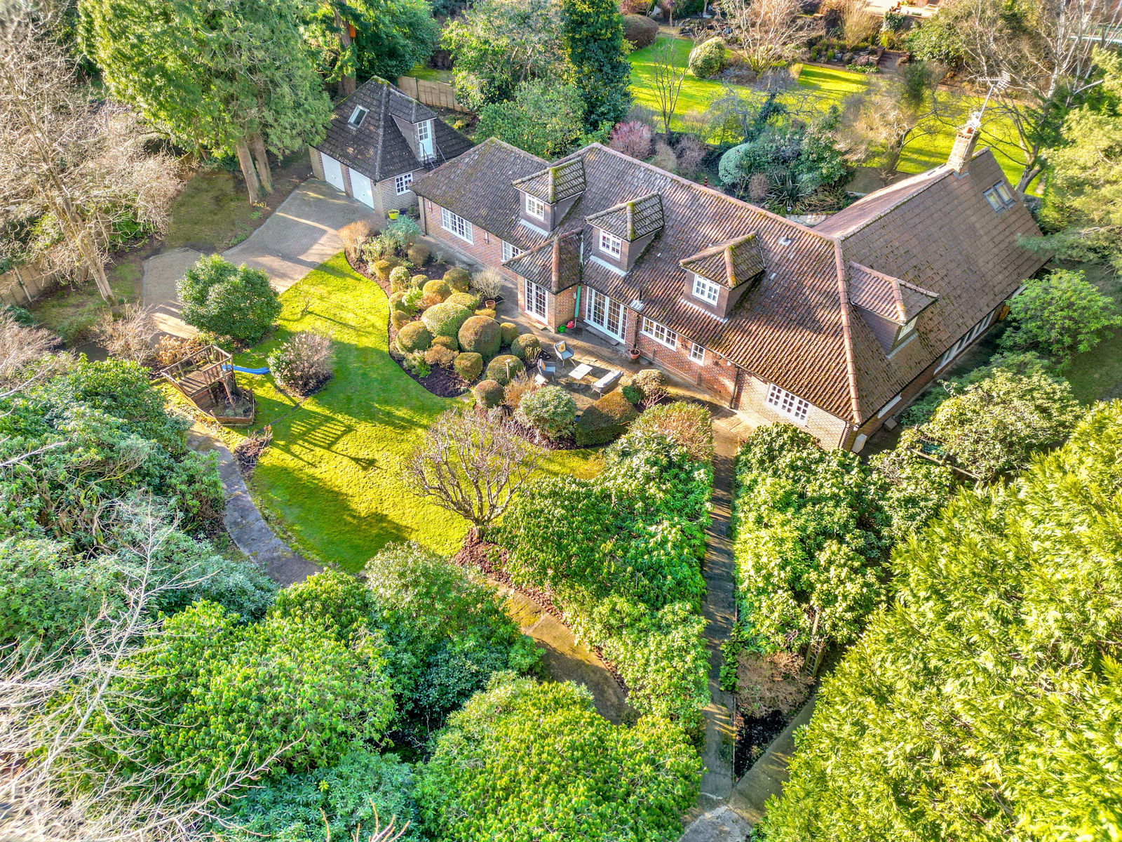 5 bedroom detached house for sale 0