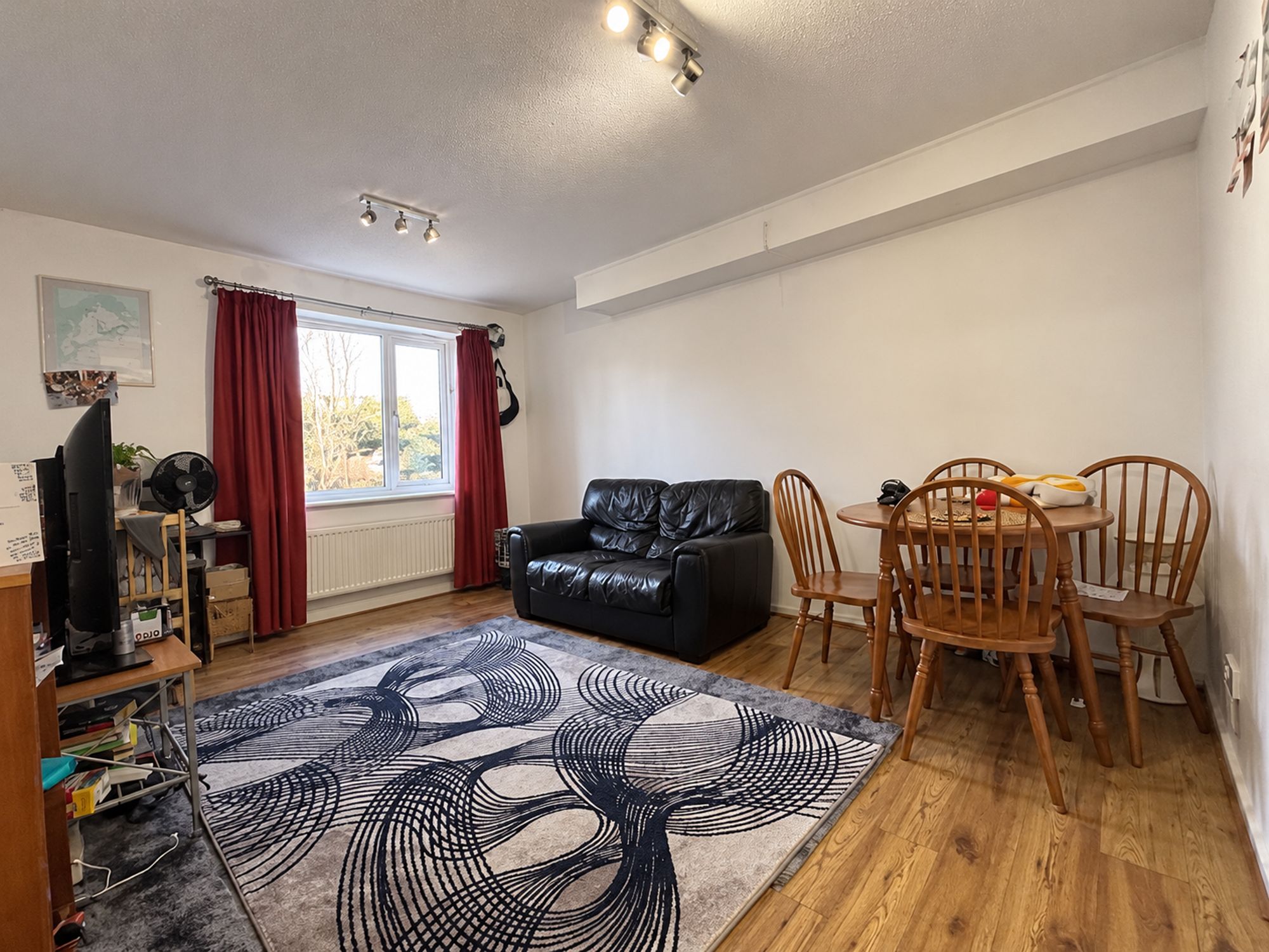47 Springwood Crescent, Edgware photo 5