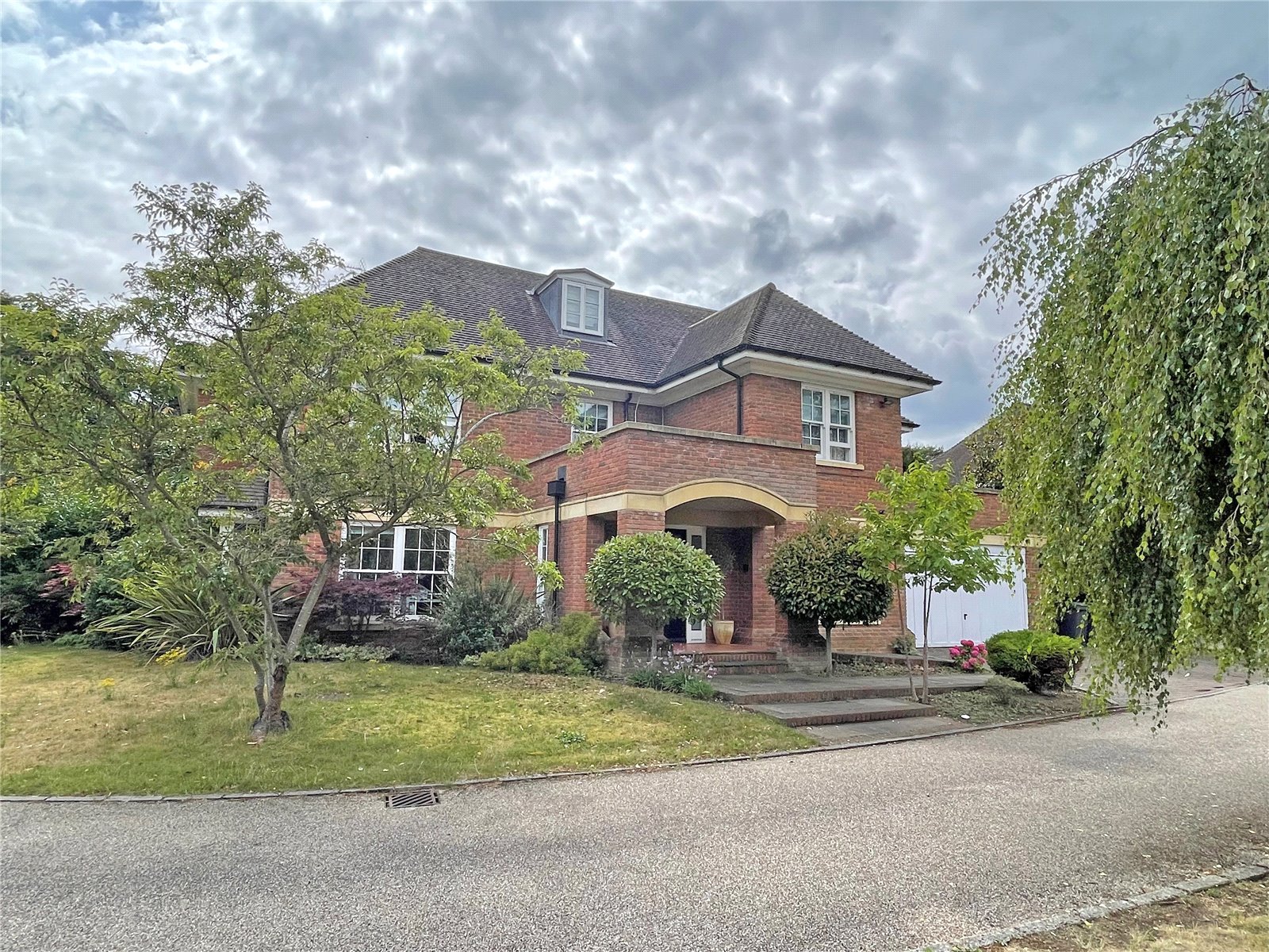 6 bedroom detached house for sale 0