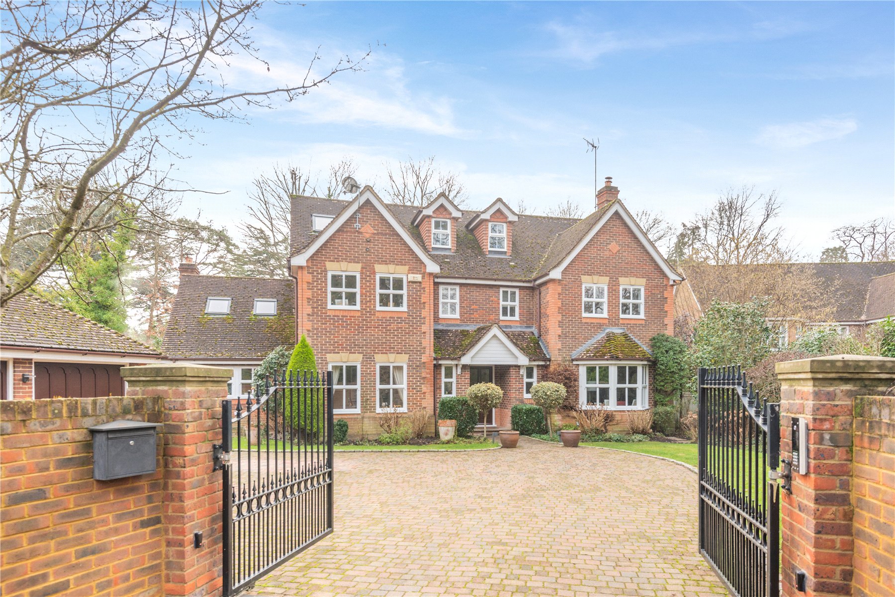 1, Hale End, Surrey photo 4