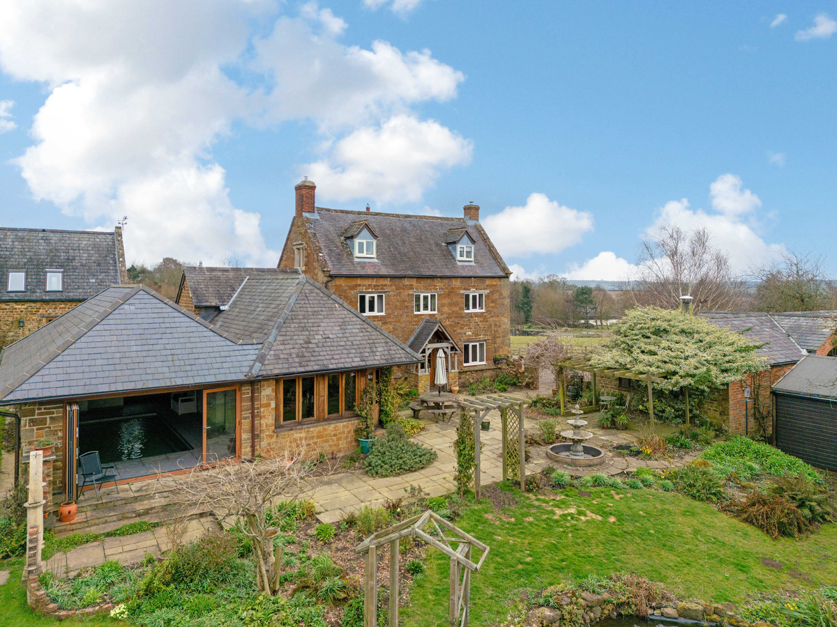 6 bedroom country house for sale 0