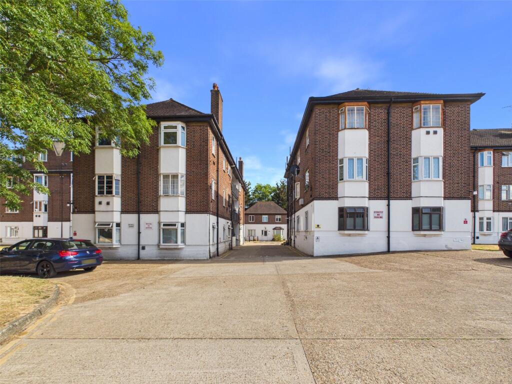 Great West Road, Isleworth photo 2