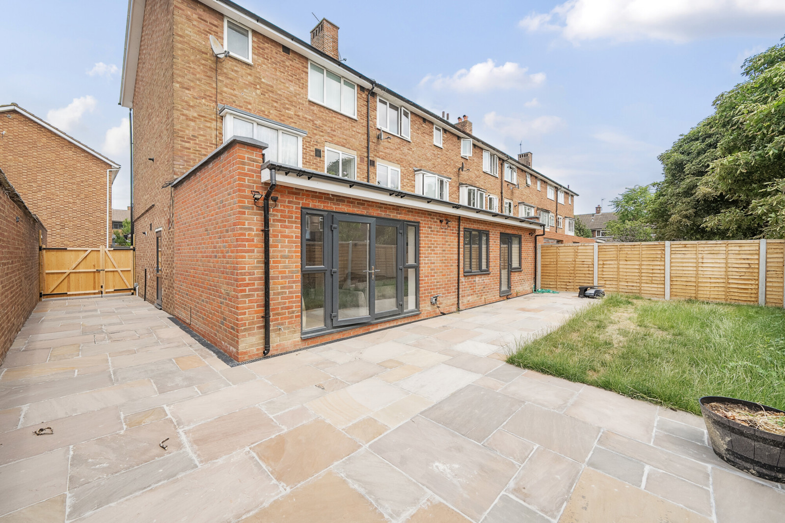 132, Courtlands Avenue, Lee photo 3
