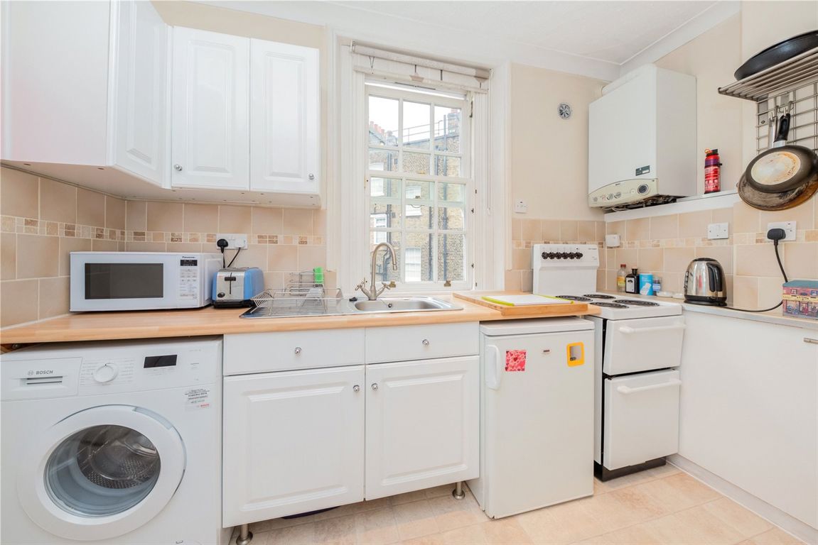 Second Floor Flat, 34, Denbigh Street, London photo 4