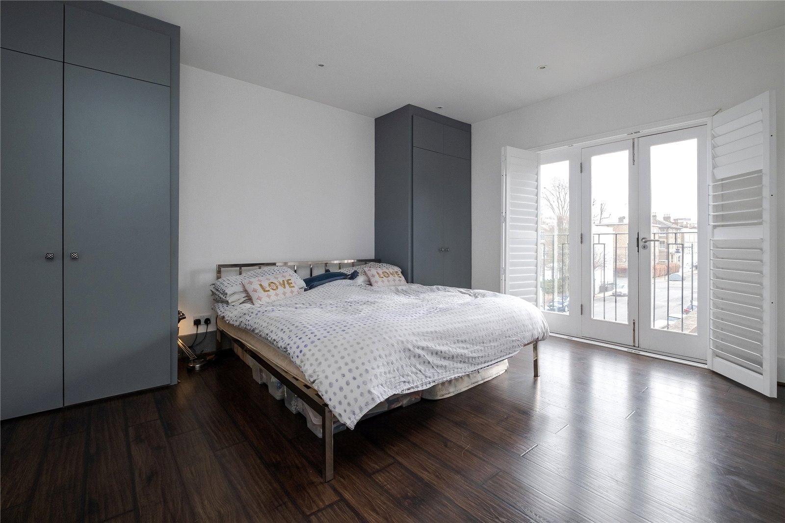 3 bedroom flat for sale 0