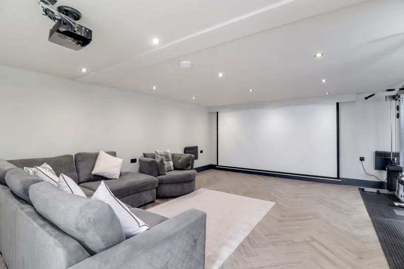 5 bedroom detached house for sale 0