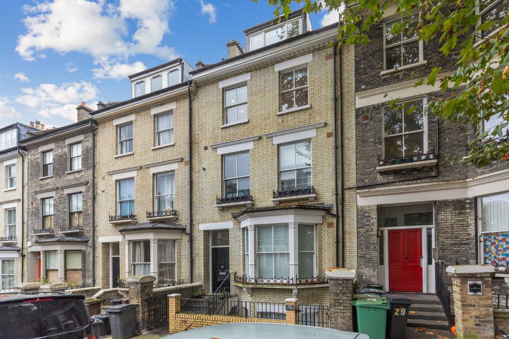 2 bedroom maisonette for sale 0