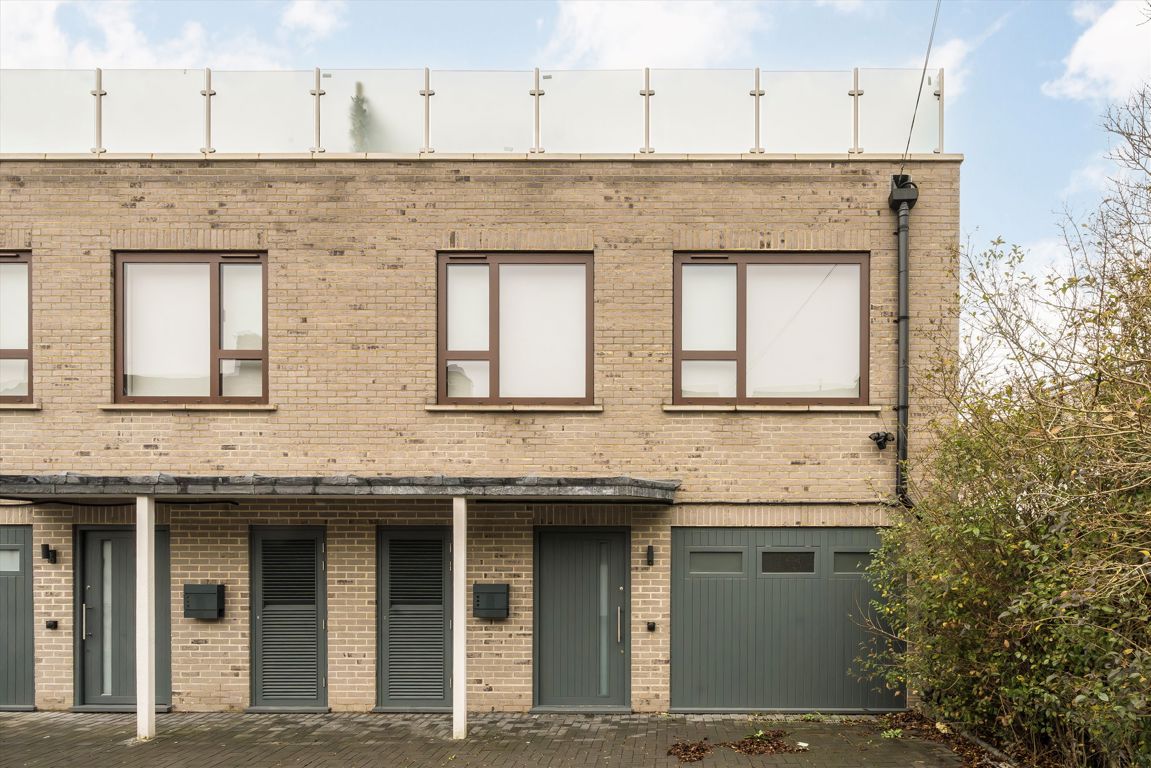 4 bedroom semi-detached house for sale 0