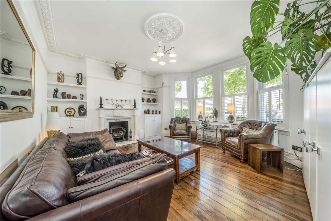 4 bedroom semi-detached house for sale 0