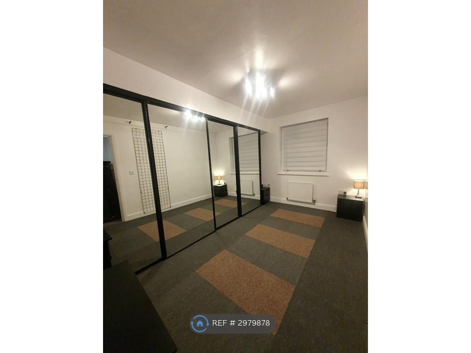 Flat, Enmore Road, London photo 5