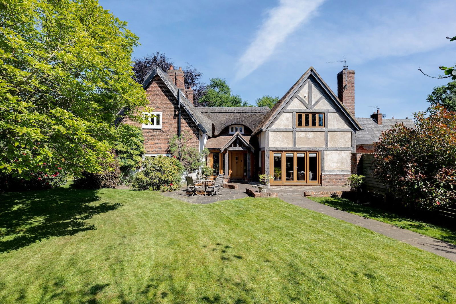 5 bedroom detached house for sale 0
