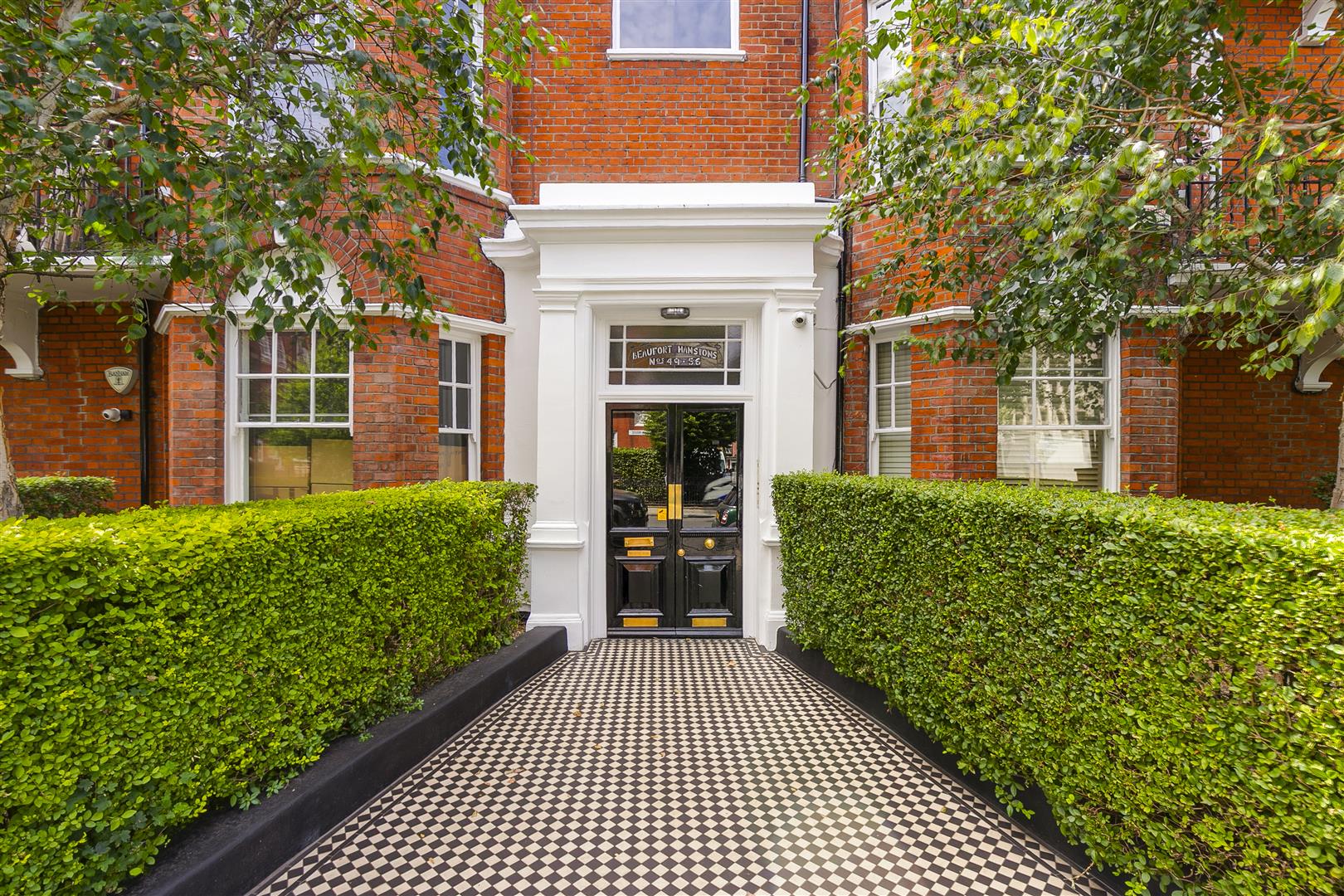 3 bedroom flat for sale 0