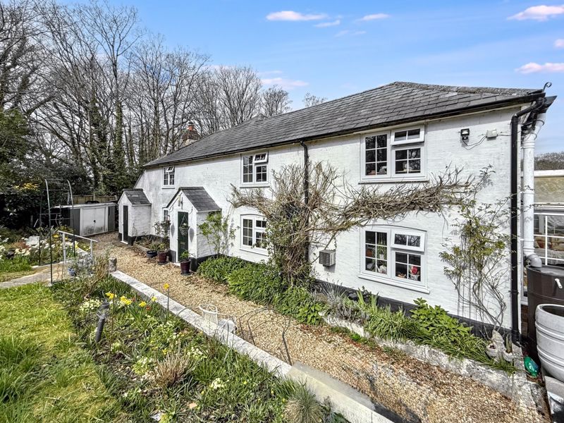 4 bedroom detached house for sale 0