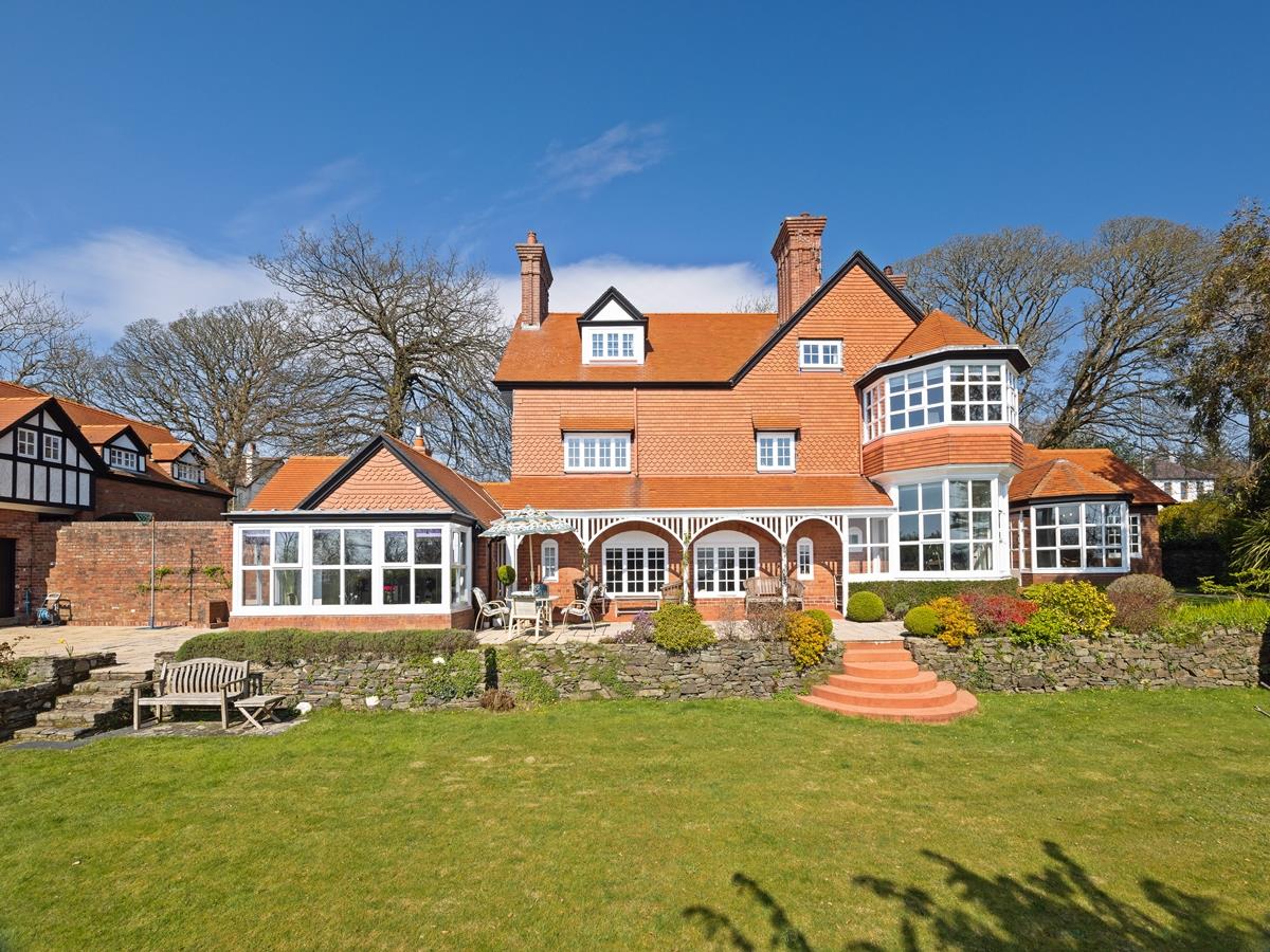 5 bedroom detached house for sale 0