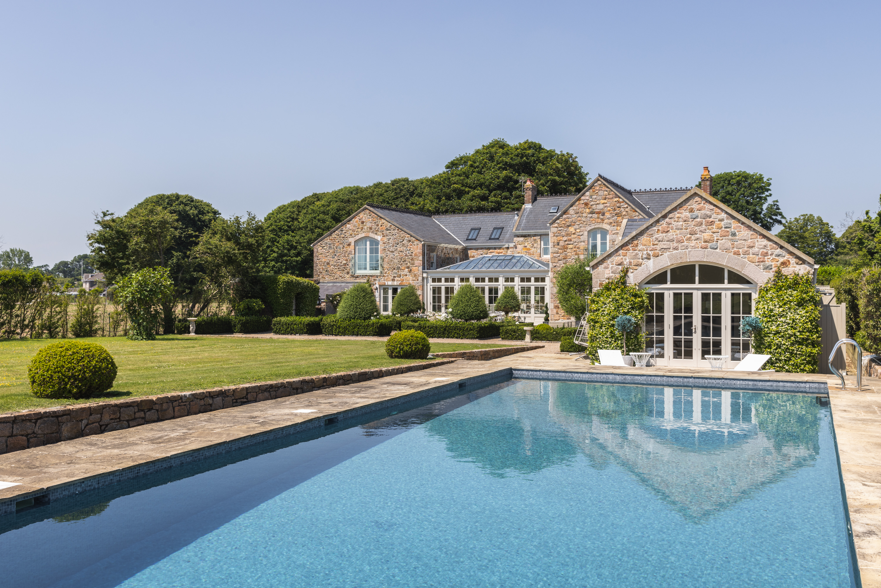 5 bedroom detached house for sale 0