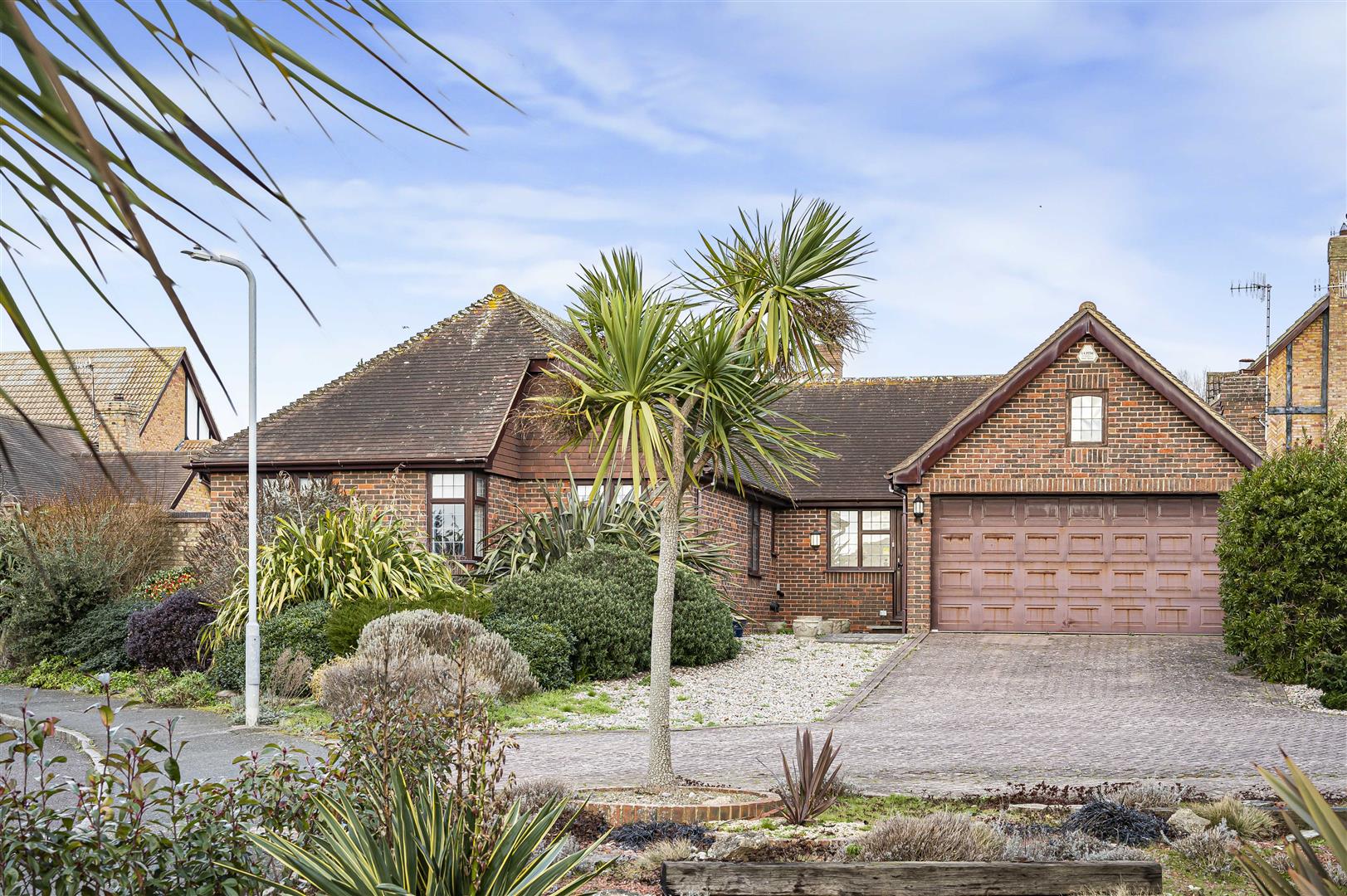 27, Hazeldene, Seaford photo 2