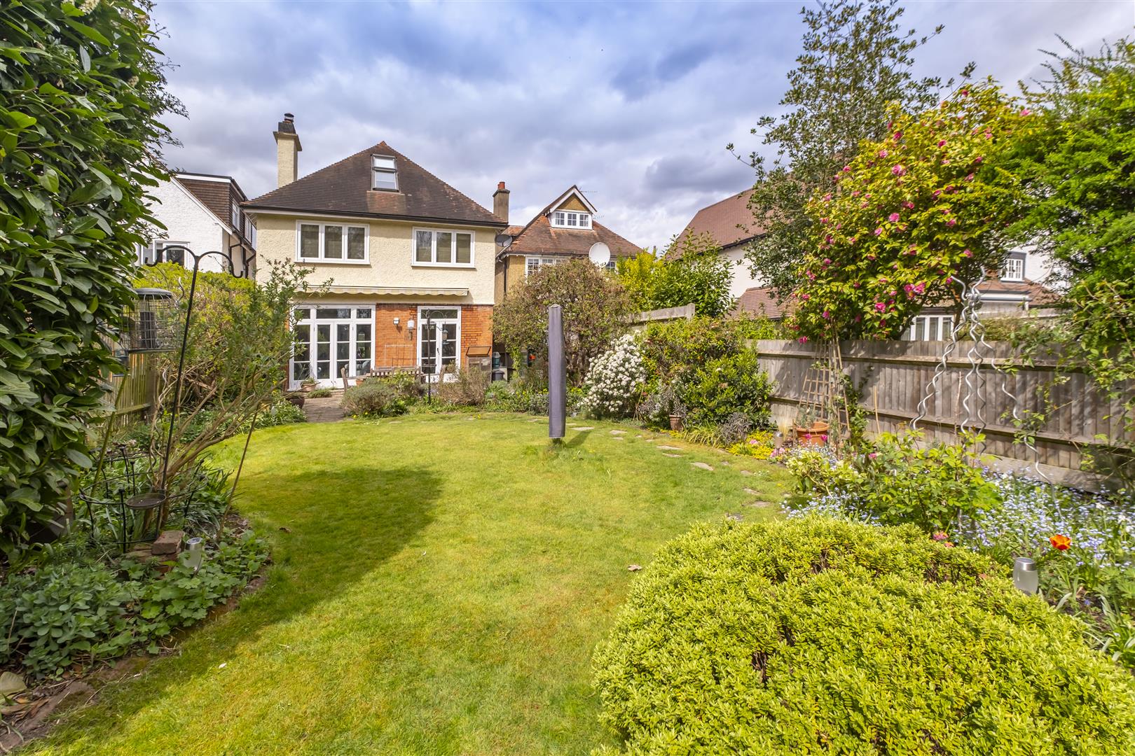 6 bedroom detached house for sale 0