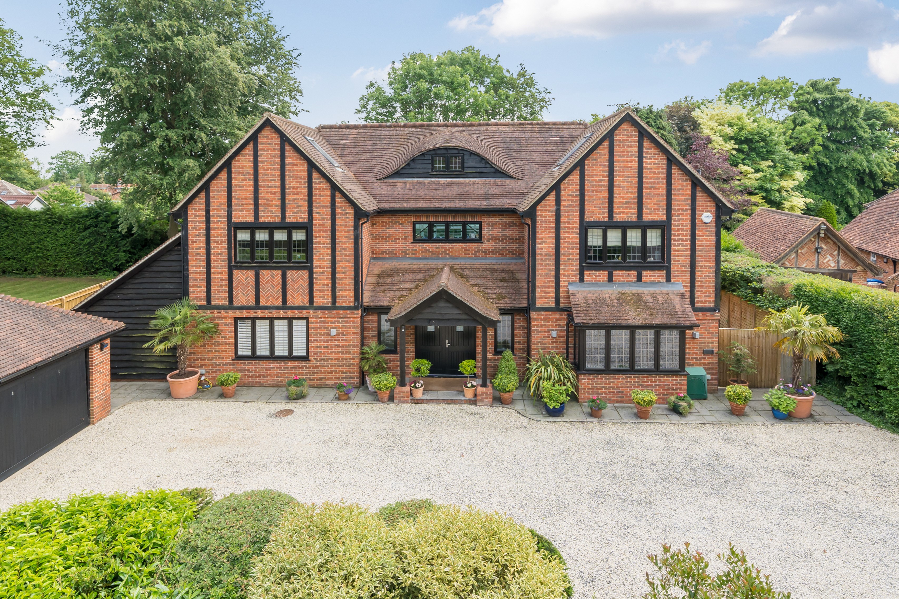 5 bedroom detached house for sale 0