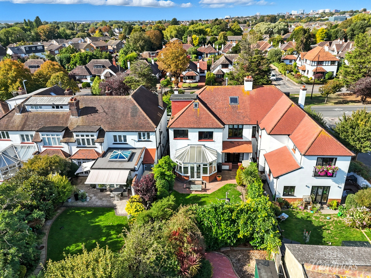 224, Thorpe Hall Avenue, Southend-on-sea photo 4