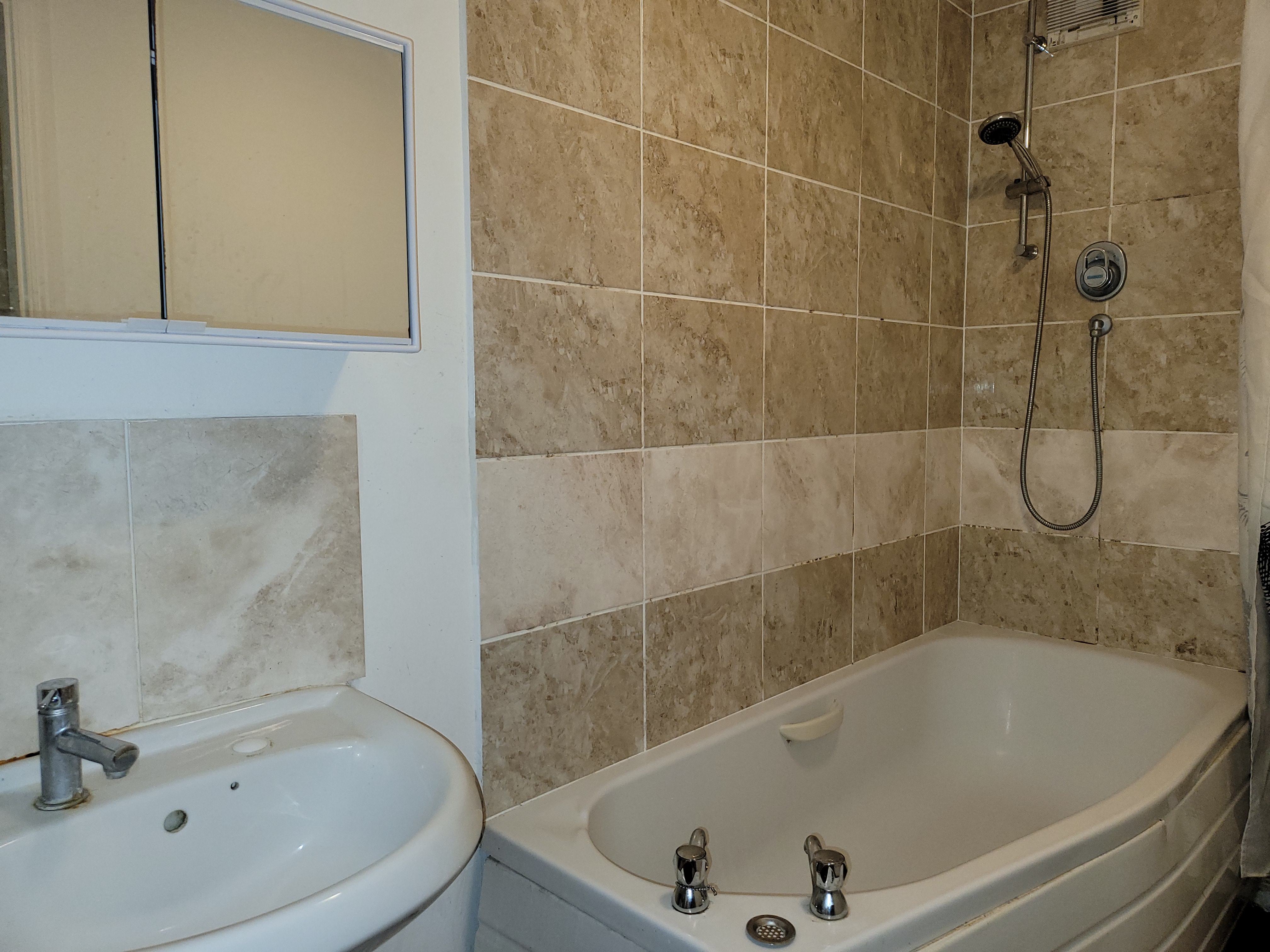 32, Williams Drive, Hounslow photo 5