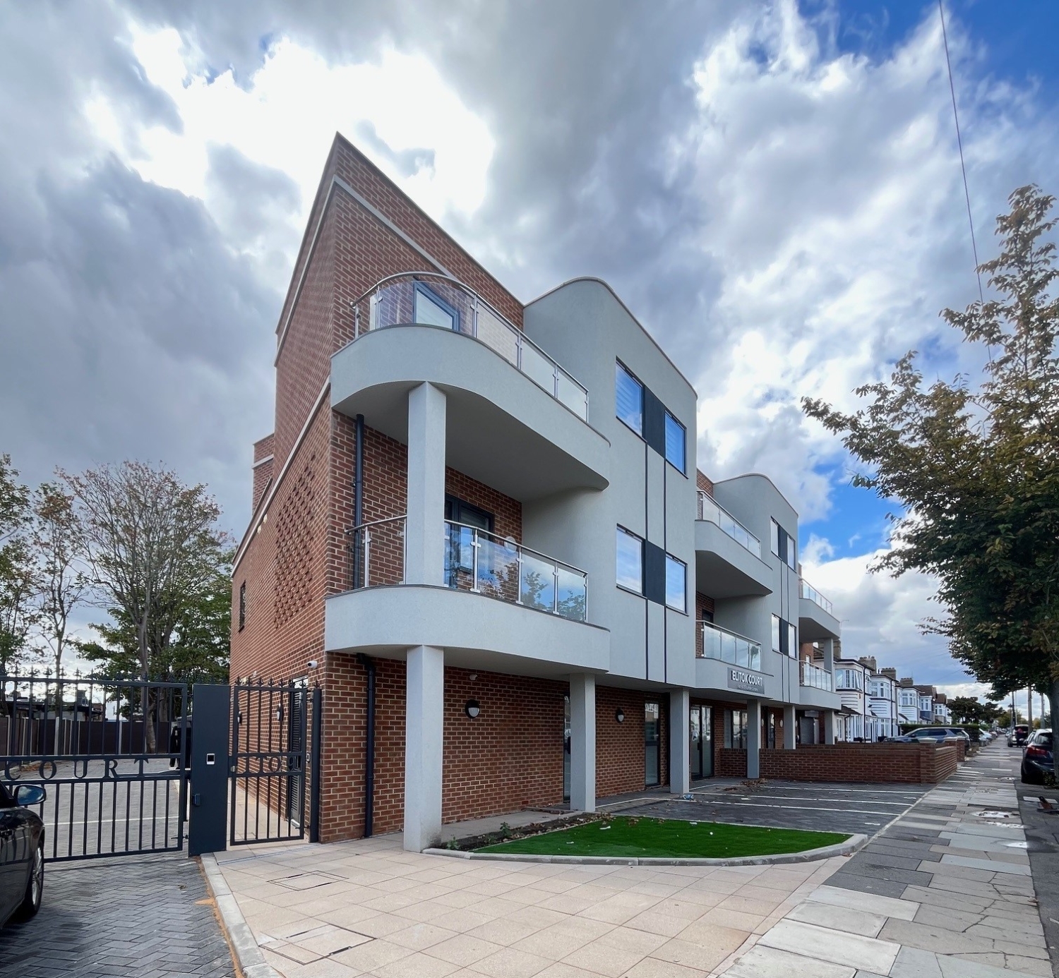 Flat 8, 15 Rushden Gardens, London photo 2