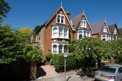 4 bedroom semi-detached in LONDON