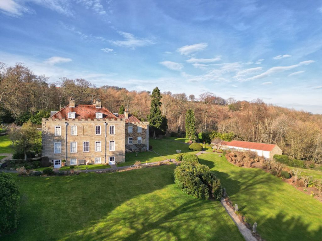 2-bed flat on 9 The Woodlands, Woodlands, Whitby, £199,950