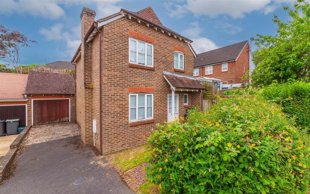 33, Brindles Field, Tonbridge photo 2