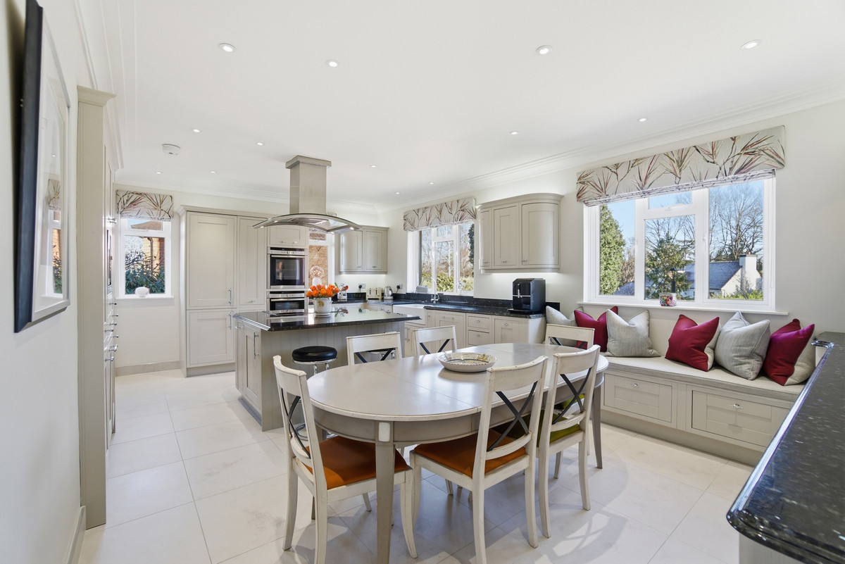 5 bedroom detached house for sale 0