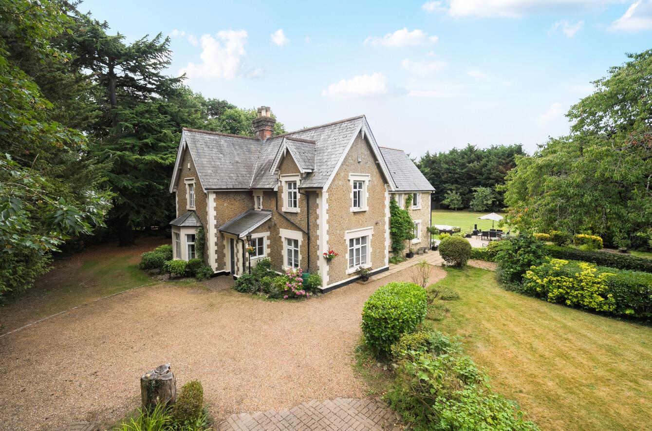 4 bedroom semi-detached house for sale