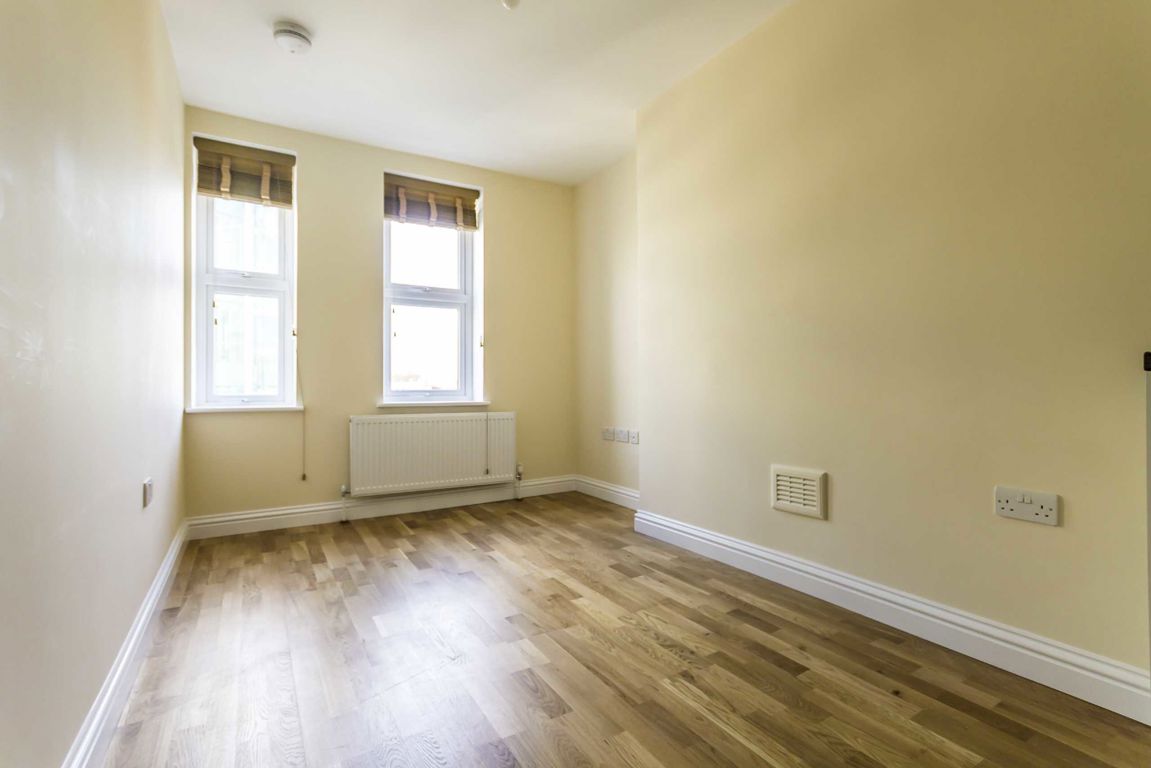 Flat 2, 13A, Fulham Broadway, London photo 5