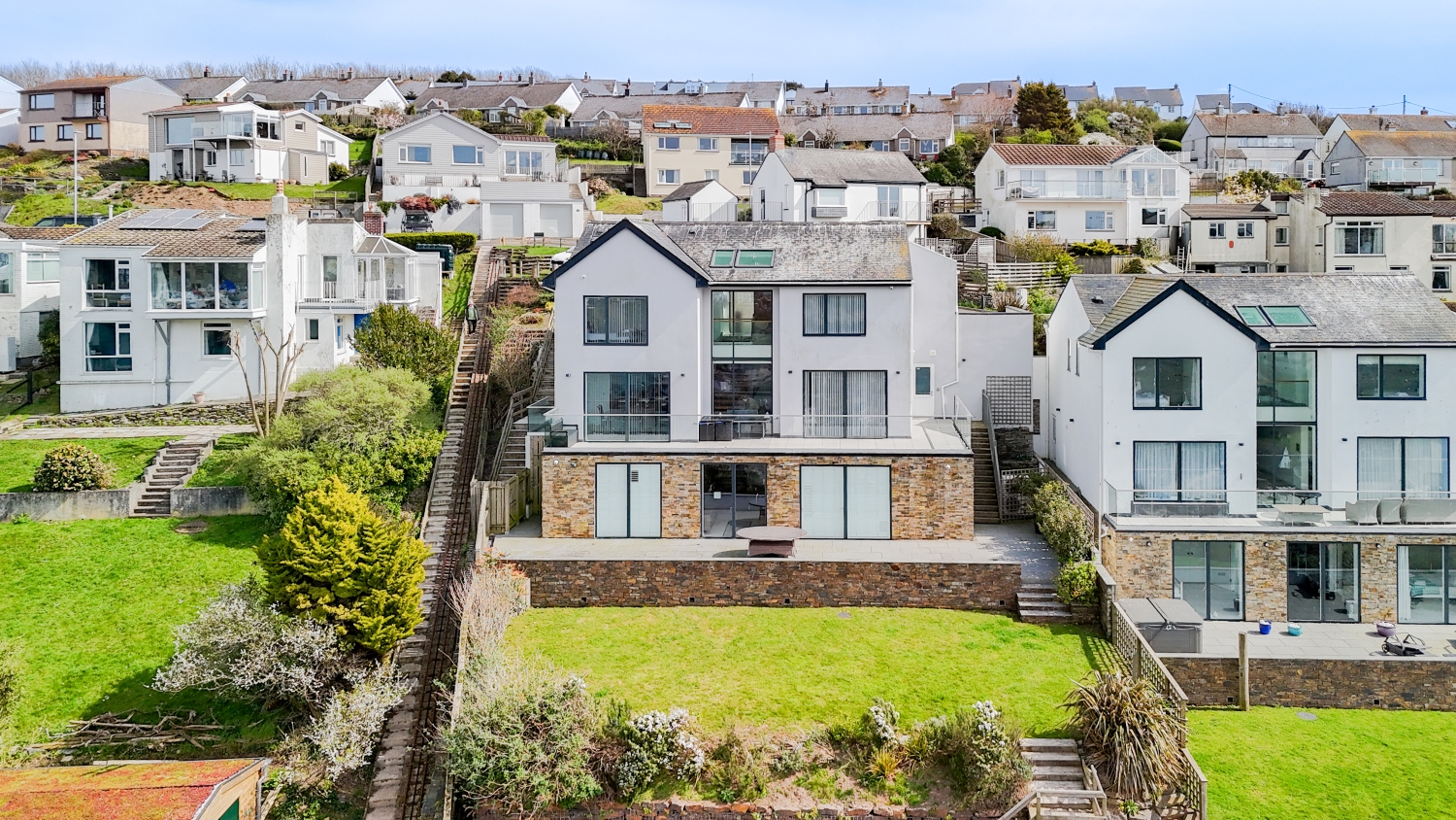 5 bedroom detached house for sale 0