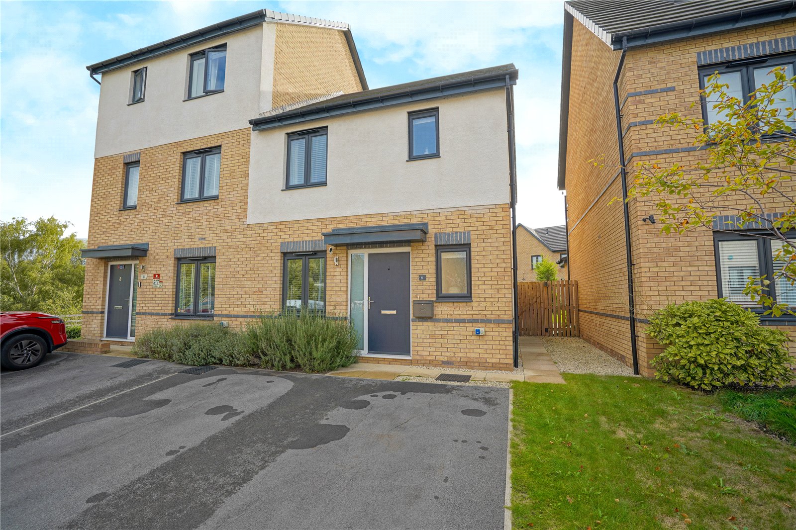 3 bed semi-detached house for sale