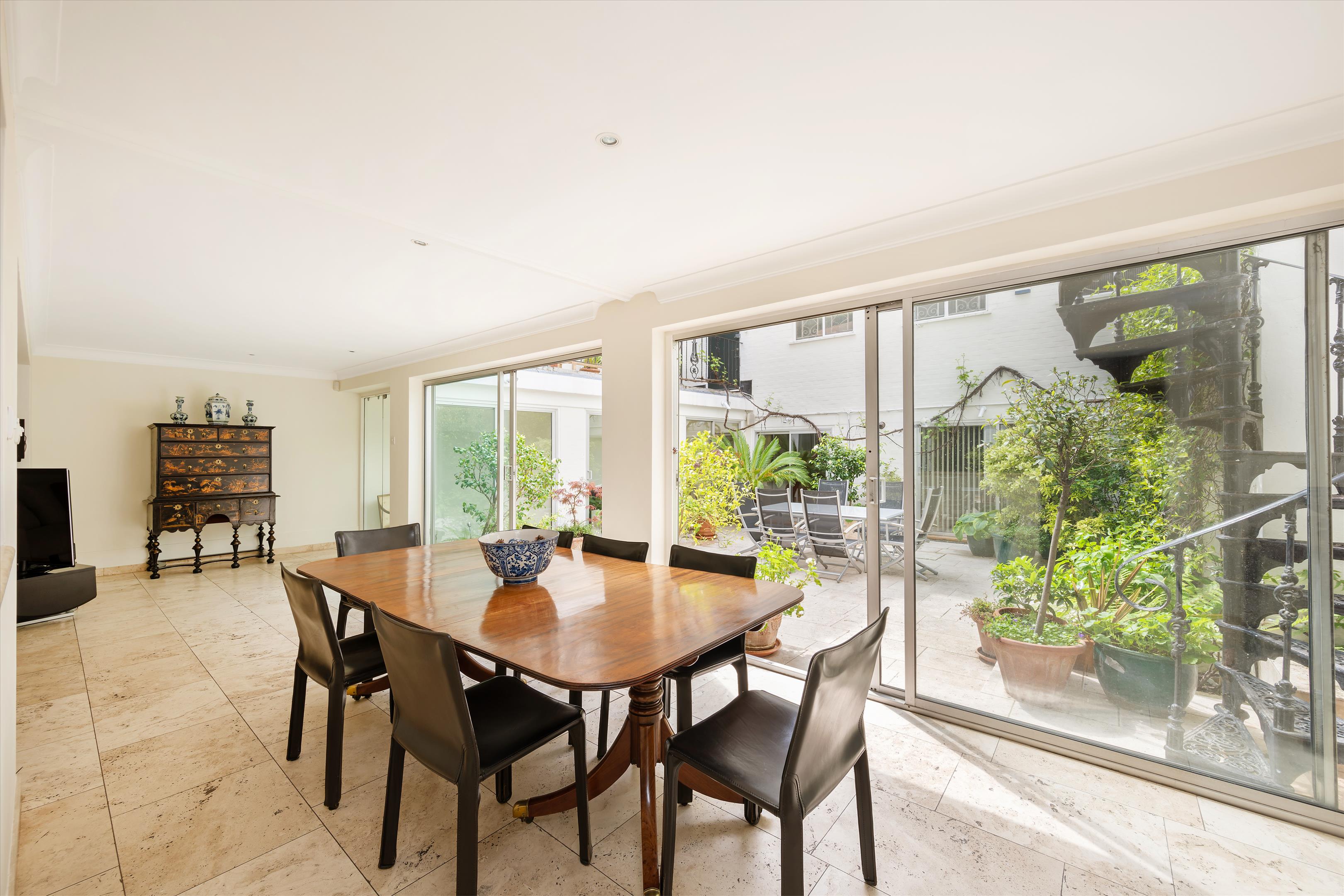 3 bedroom flat for sale 0