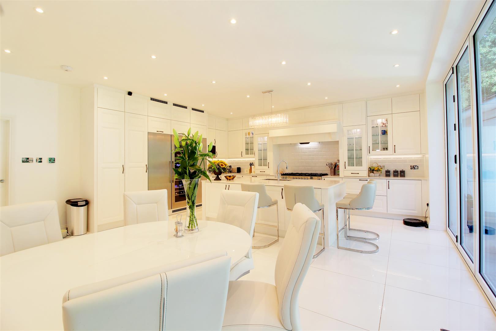 5 bedroom detached house for sale 0