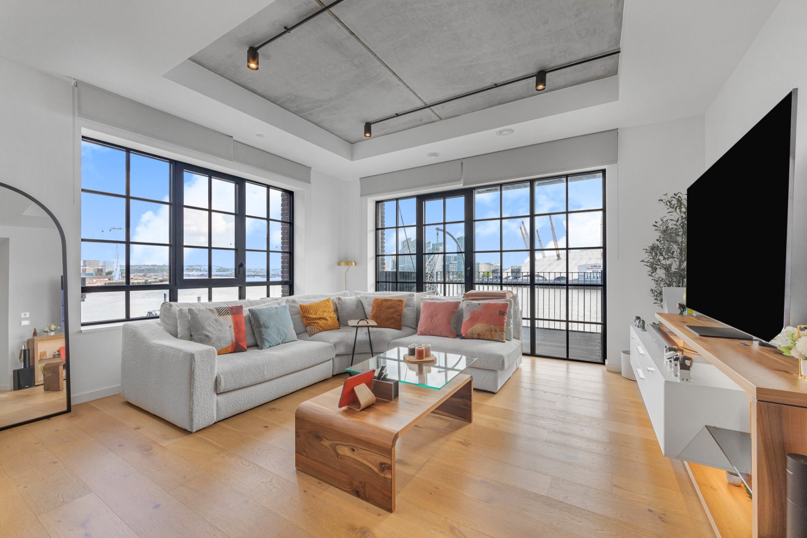 2 bedroom flat for sale 0