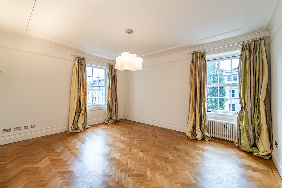 Flat E, 65, Warwick Square, London photo 4