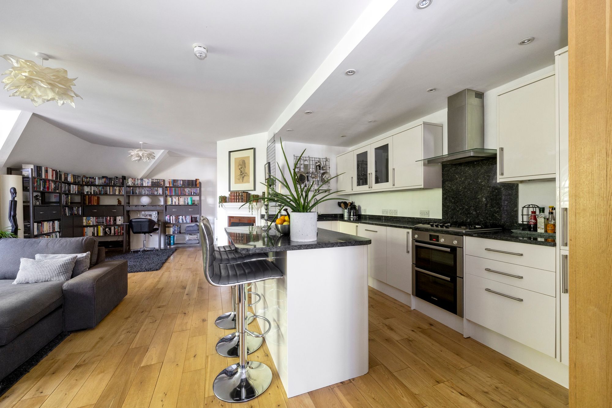 Flat 5, 49 Carfax, Horsham photo 4