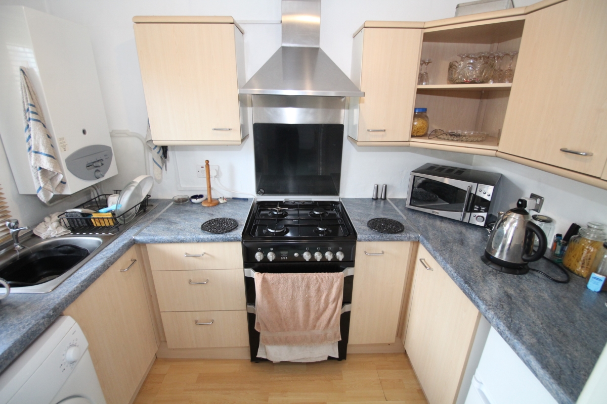 Free property report 142 Park Lea, Bradley, Huddersfield, HD2 1QR Chimnie