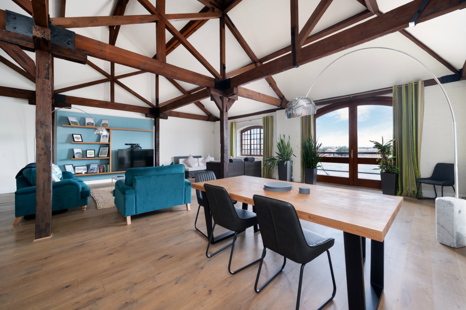 5 bedroom end terrace house for sale