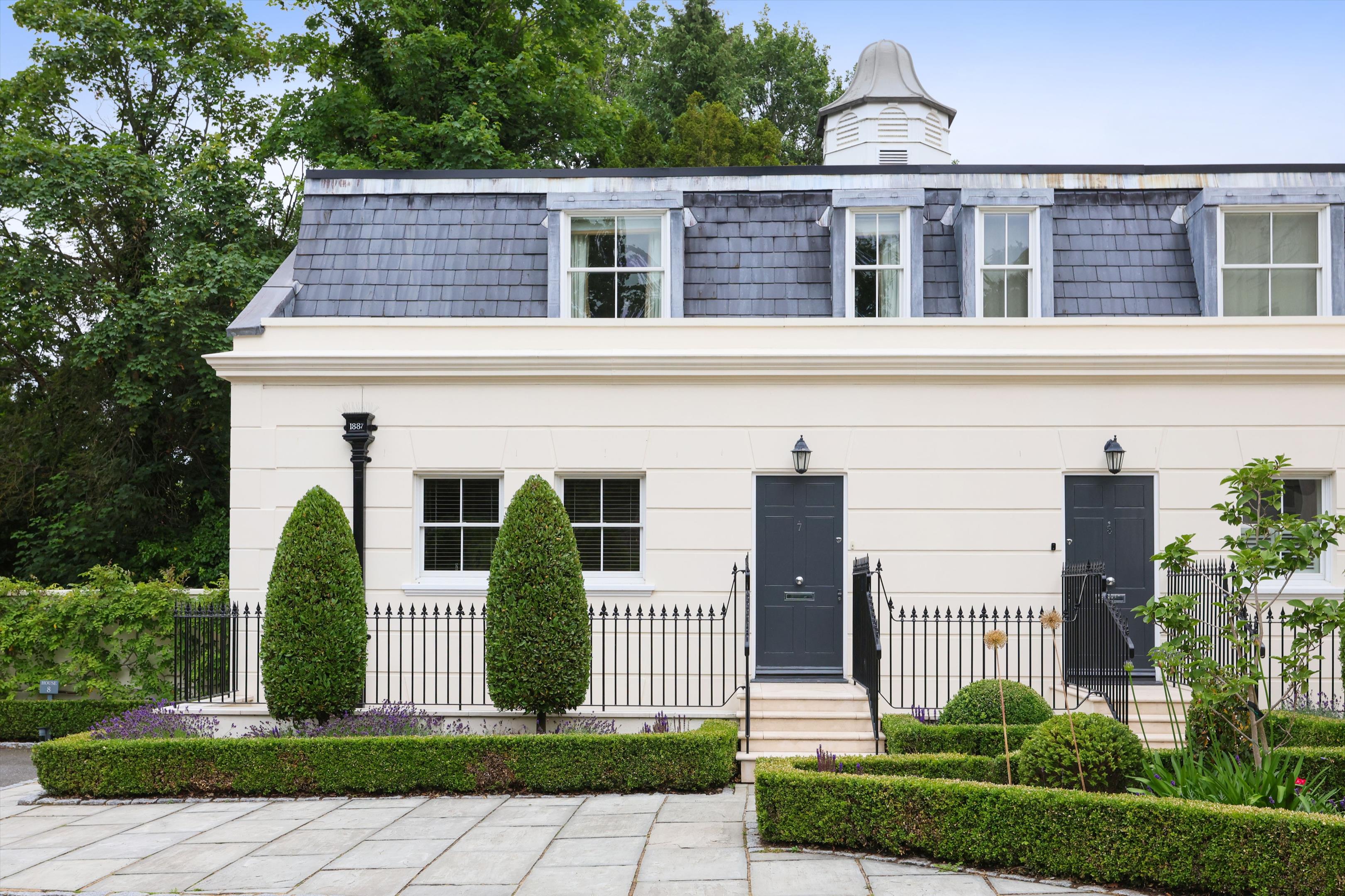 4 bedroom terraced house for sale in London