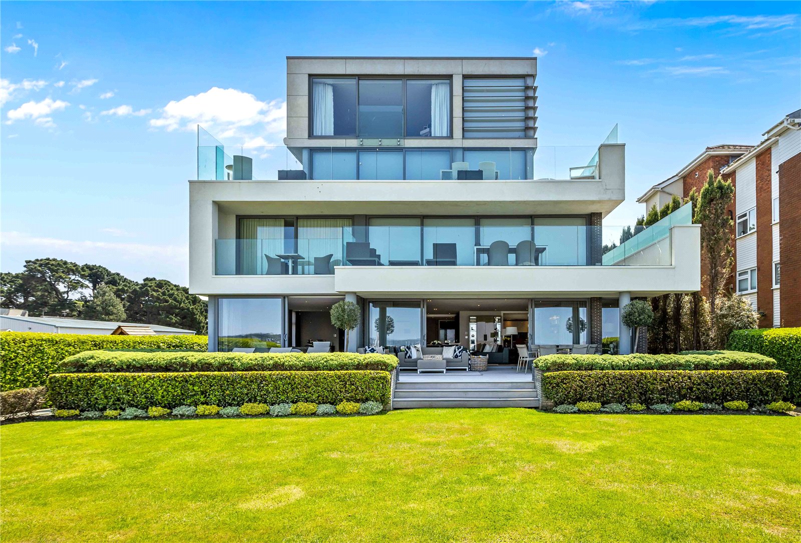 3 bedroom flat for sale 0