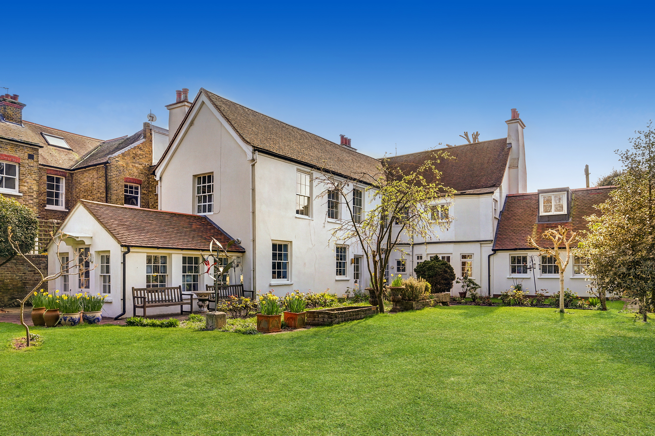 3 bedroom flat for sale