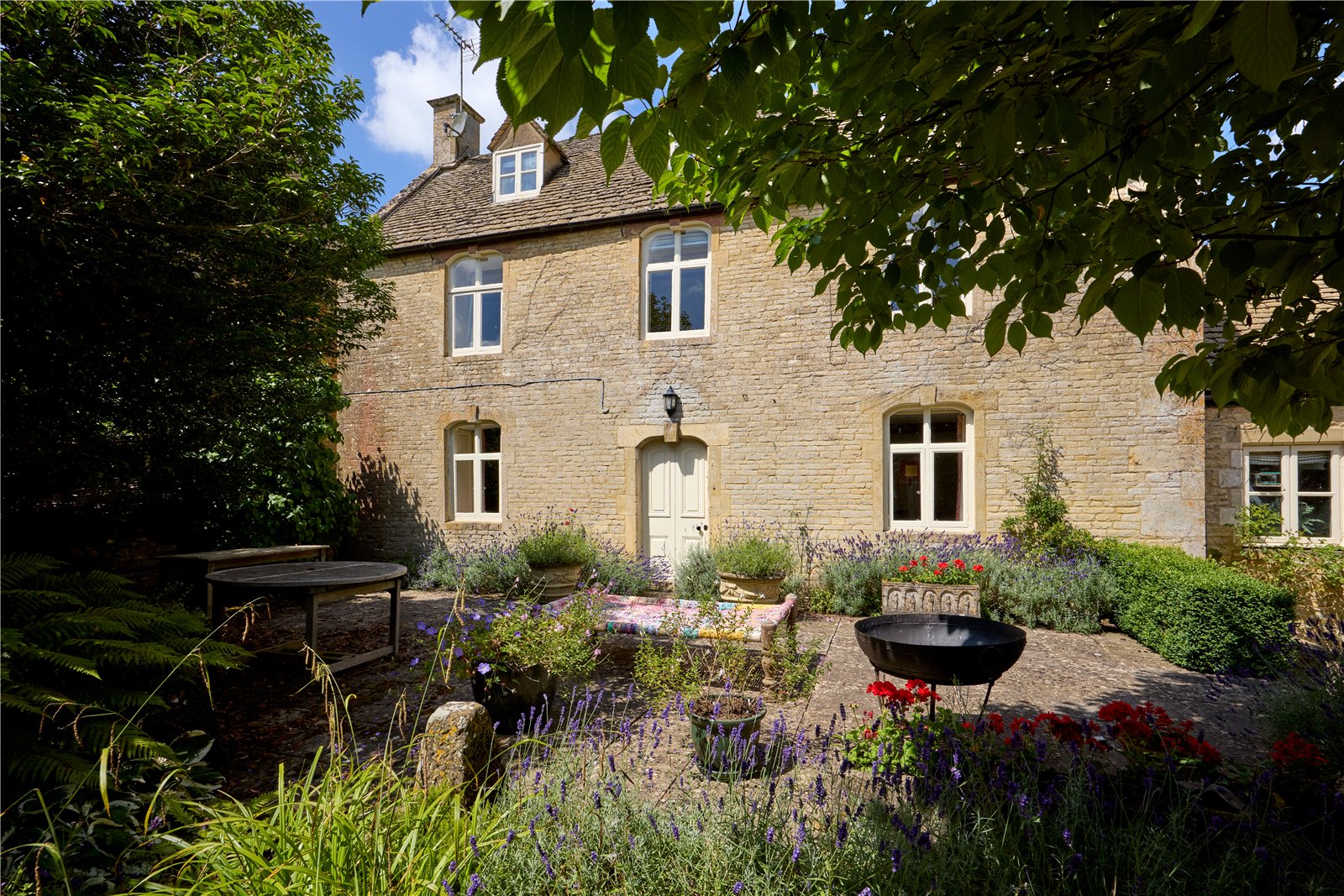 5 bedroom detached house for sale 0