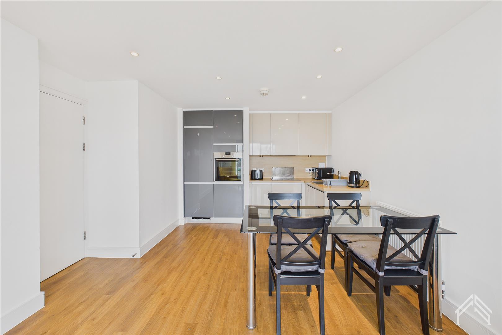 5432523, High Road, Wembley photo 4