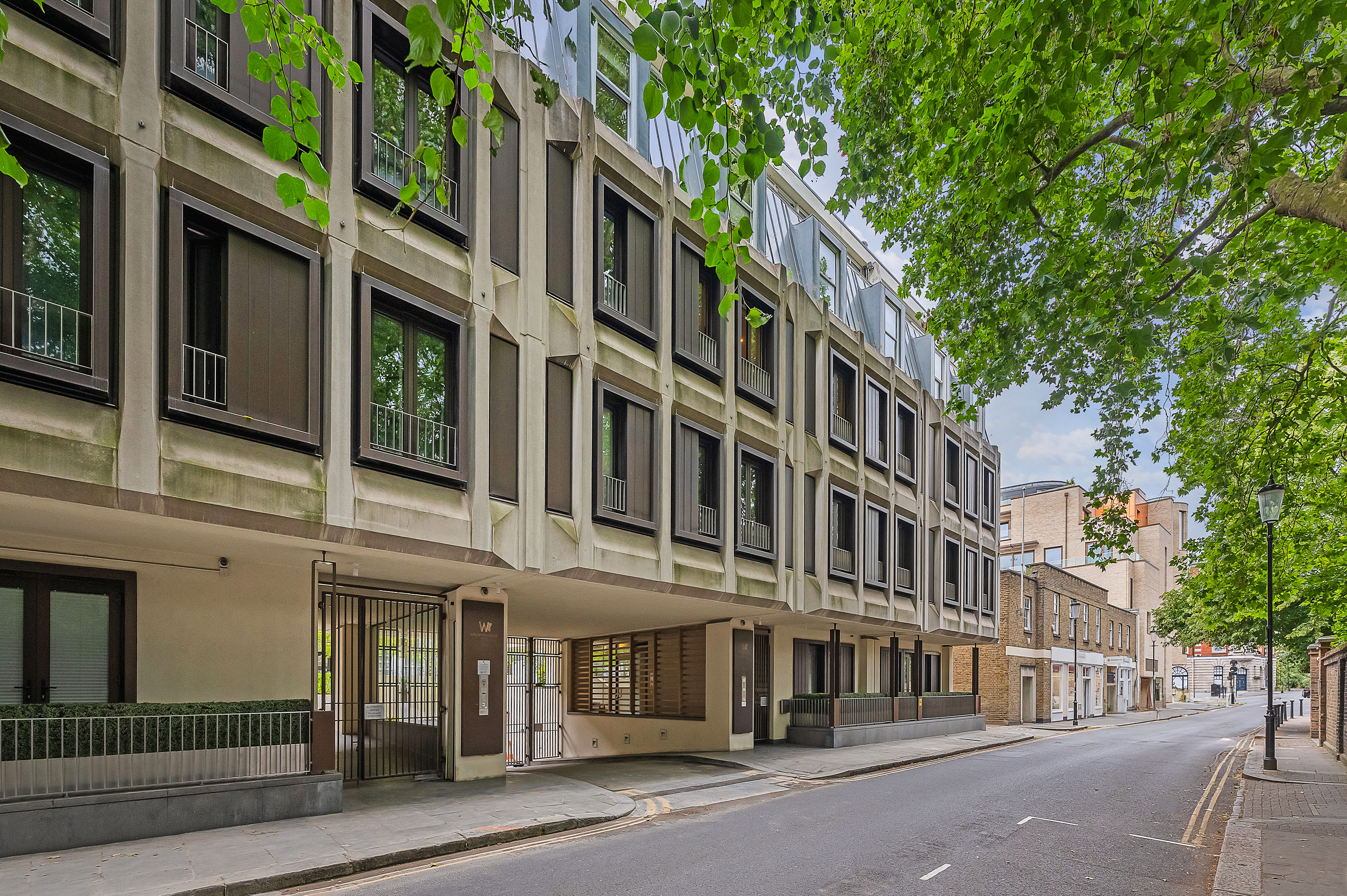 3 bedroom flat for sale 0