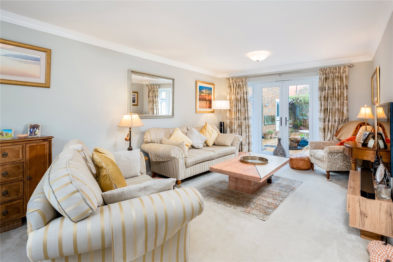 35, Henge Close, Banbury photo 3