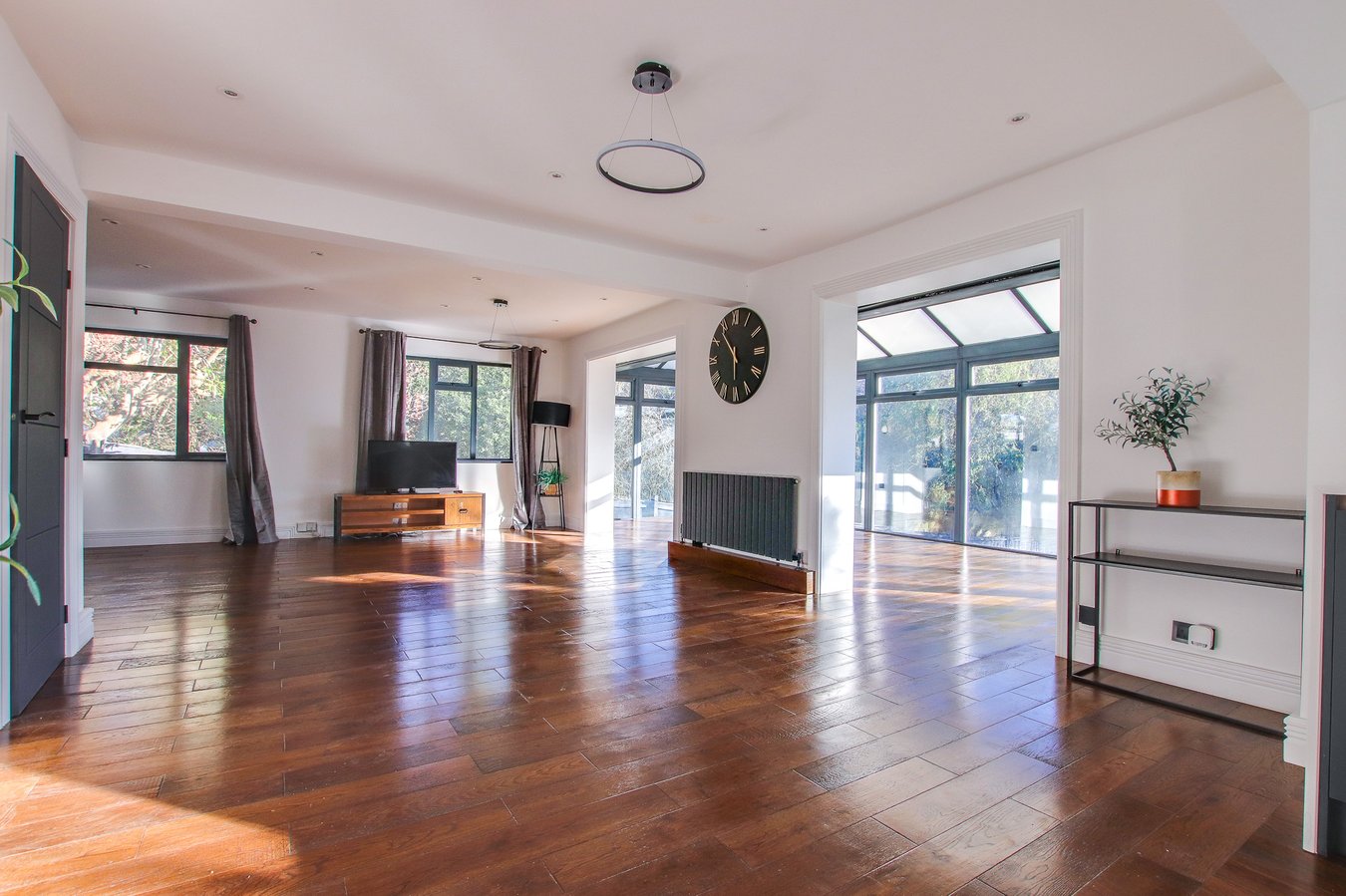 5 bedroom detached house for sale 0