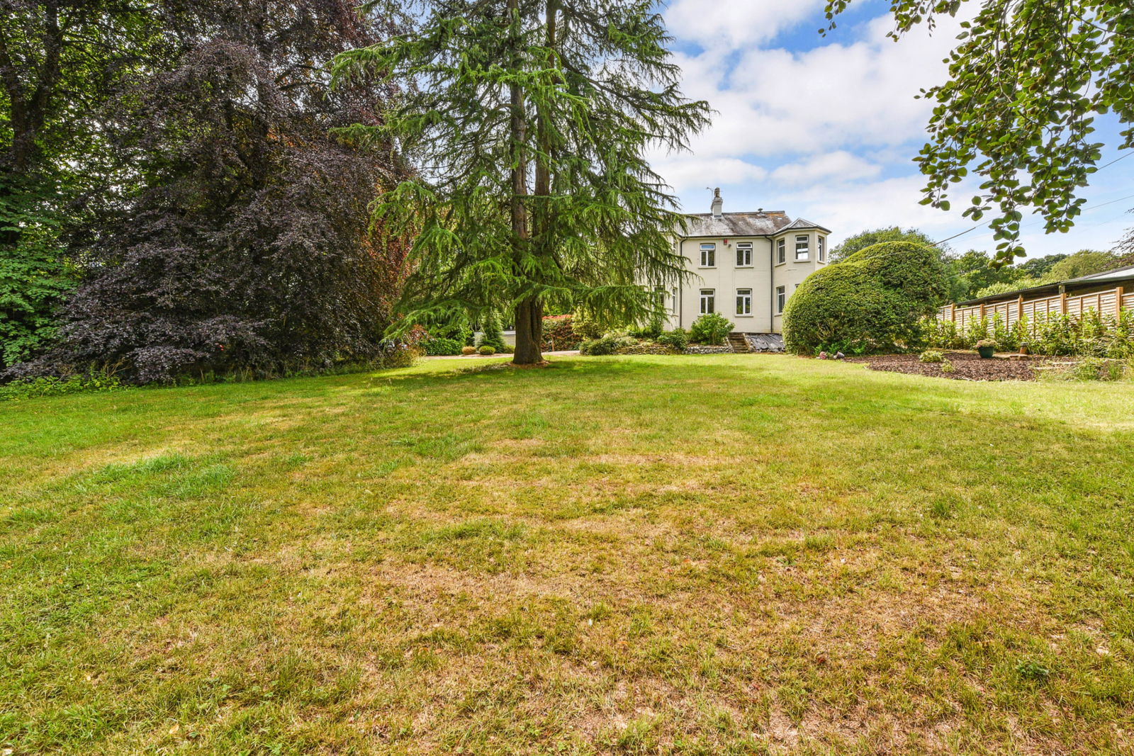 5 bedroom detached house for sale 0